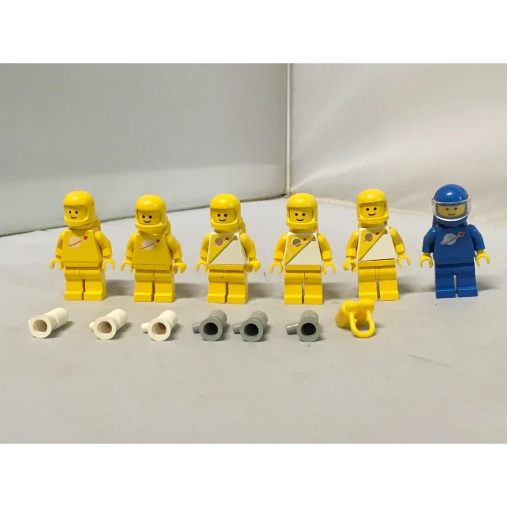 Space LEGO Classic Space 6x Minifigures Various Accessories Vintage